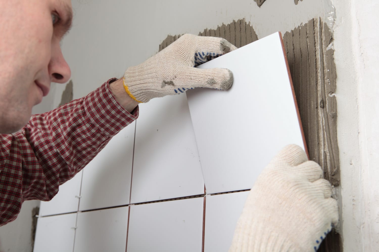 Правила укладки плитки на гипсокартон: особенности и стандартная технология